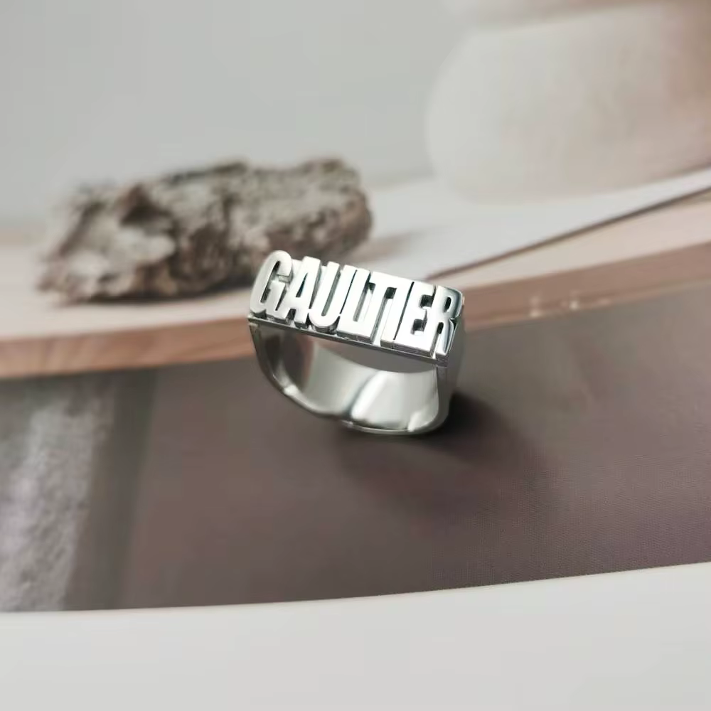 Bague épaisse personnalisée pour hommes et femmes, bague initiale en or, nom personnalisé, bijoux en acier inoxydable de bonne qualité, vente en gros, commandes en vrac