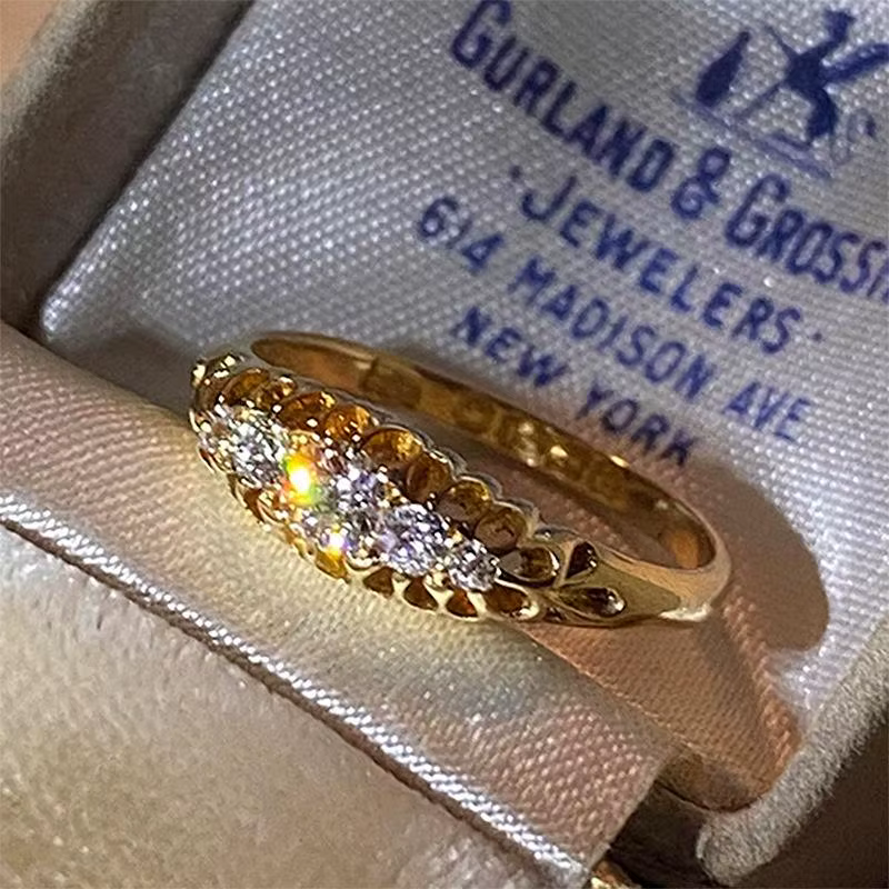 Bague classique en diamant scintillant pour femmes