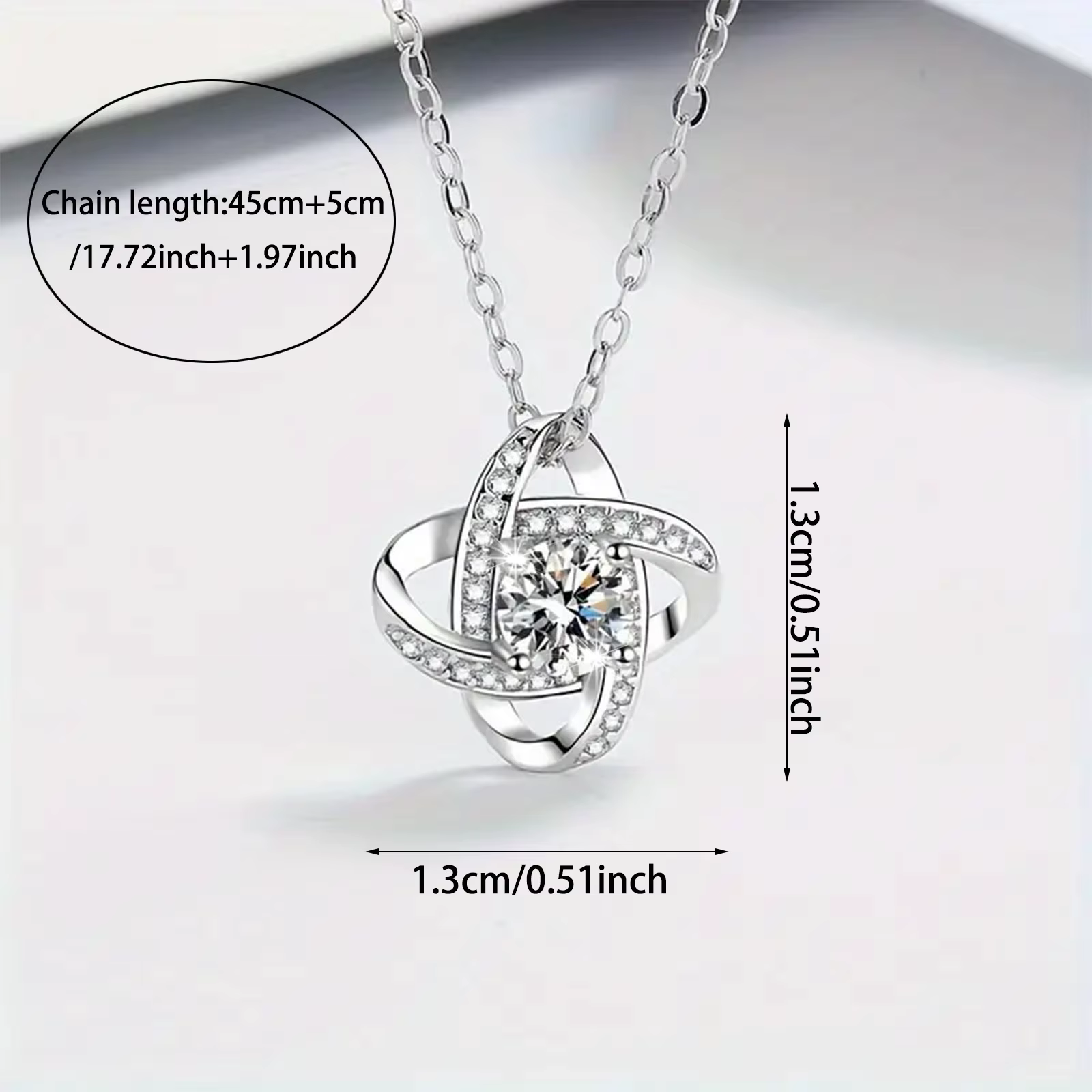 Collier élégant avec nœud d'amour