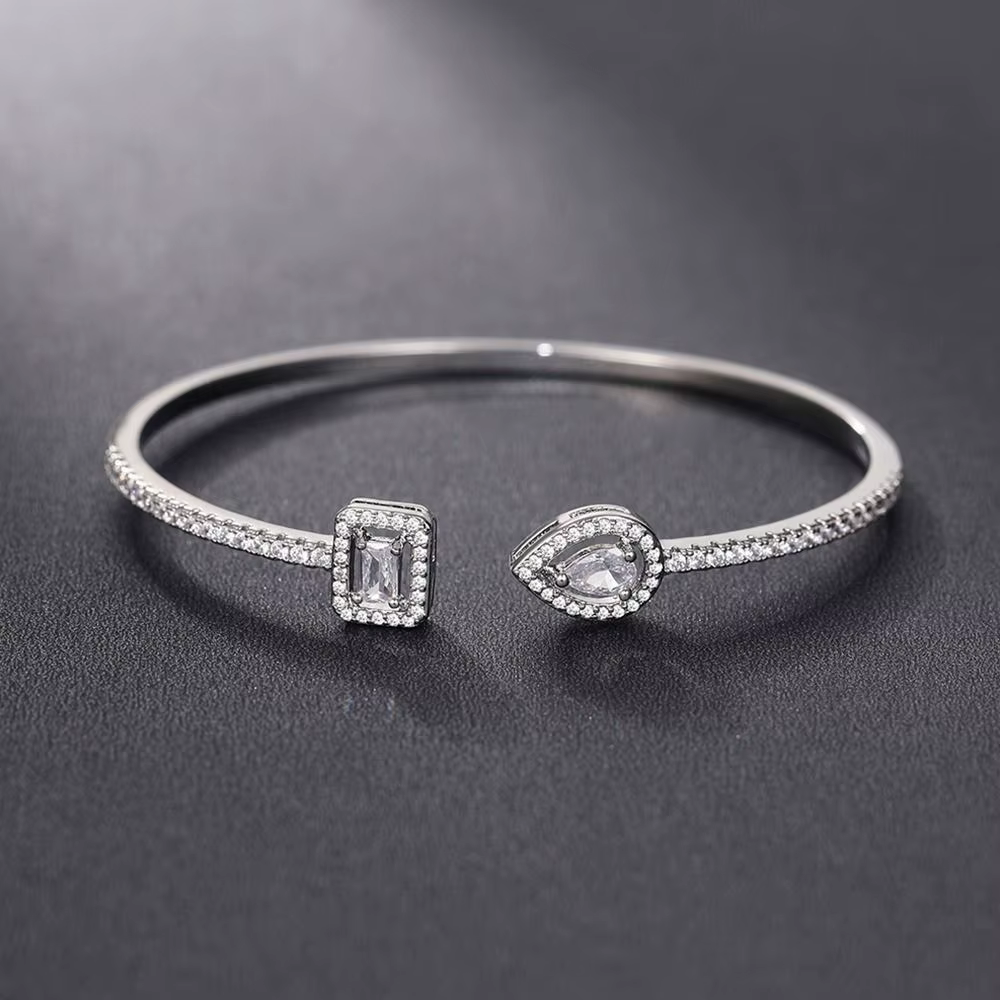 Bracelet manchette en zircone cubique