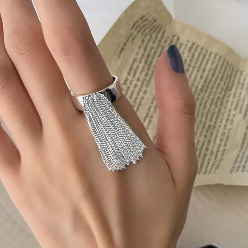 Bague chaîne à pampilles couleur argent pour femmes