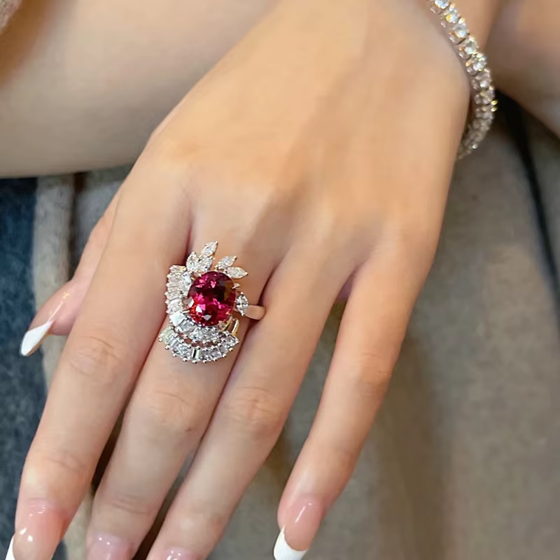 Bagues classiques dignes en rubis pour femmes