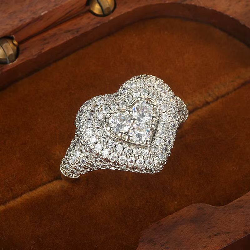 Bague en forme de cœur entièrement CZ de style Hip Hop