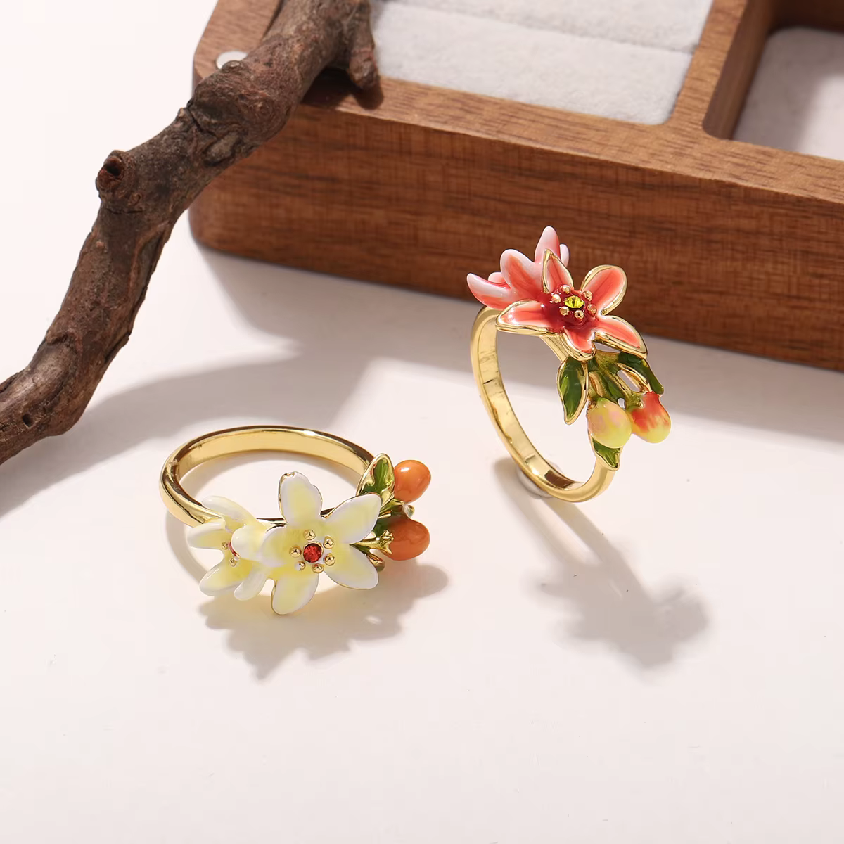 Bague Fleur de Hawthorne Émaillée Rose Plaqué Or 18K pour Femme
