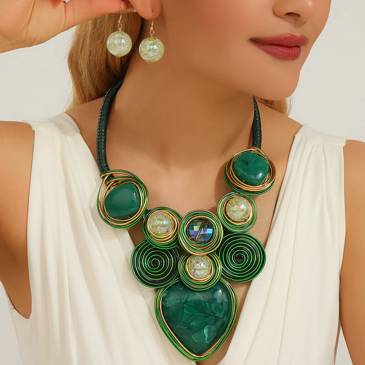 Ensemble de bijoux fantaisie tendance en résine