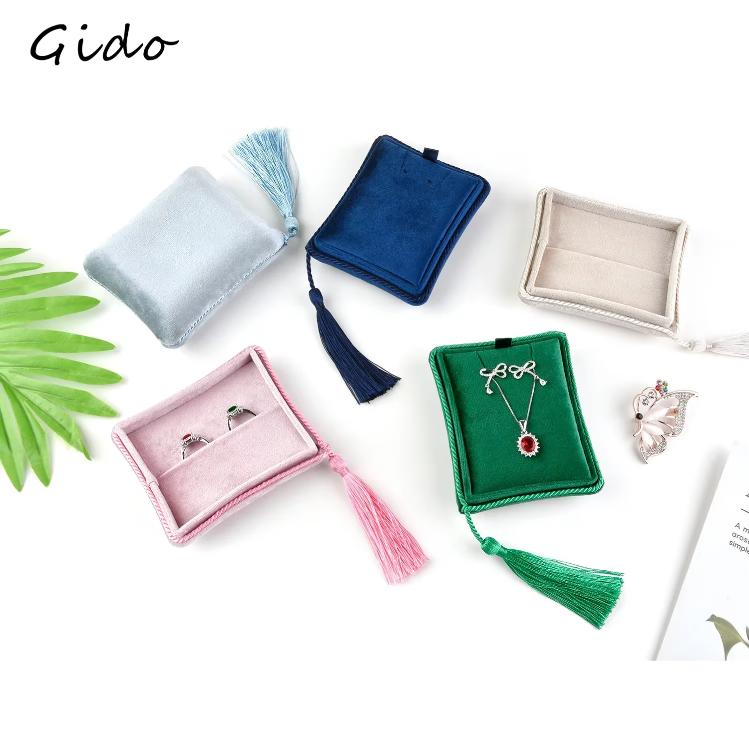 Boîte à bijoux portable de voyage en velours avec pompons pour bagues