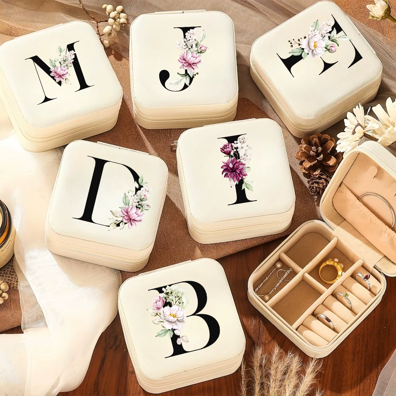 Boîte de rangement de voyage beige avec impression alphabet A-Z
