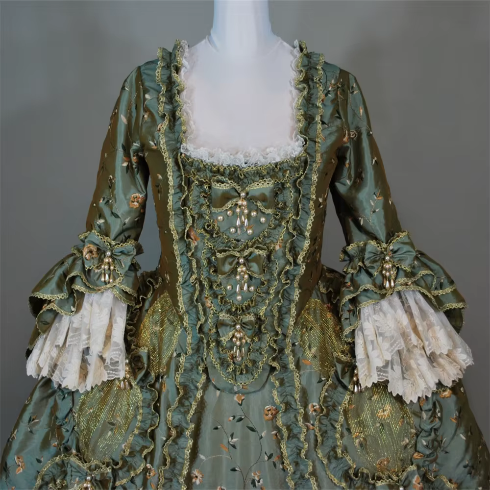 Robe du 18ème siècle à La Francaise