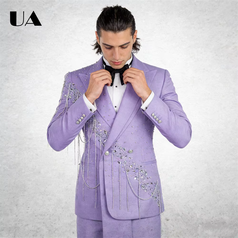Costume de mariage lilas pour marié