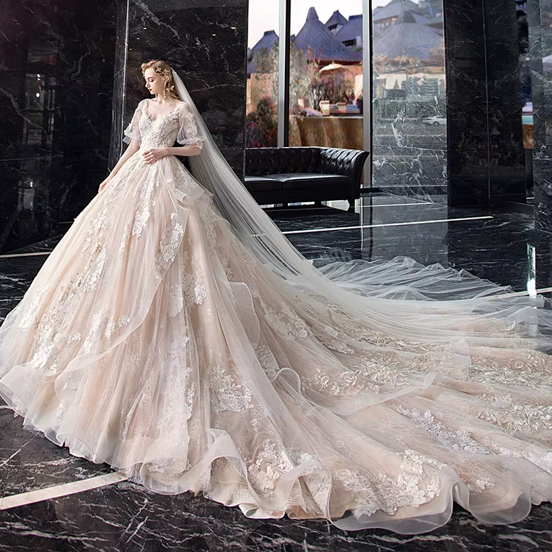 Robe de mariée à col en v