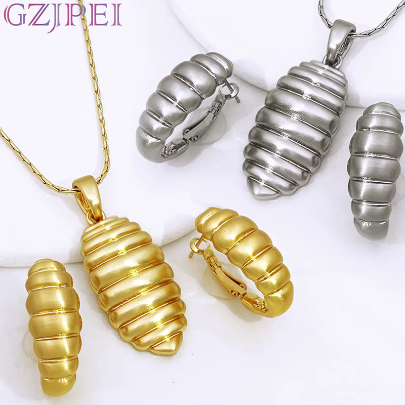 Ensemble collier et boucles d'oreilles plaqué or 18 carats pour femme