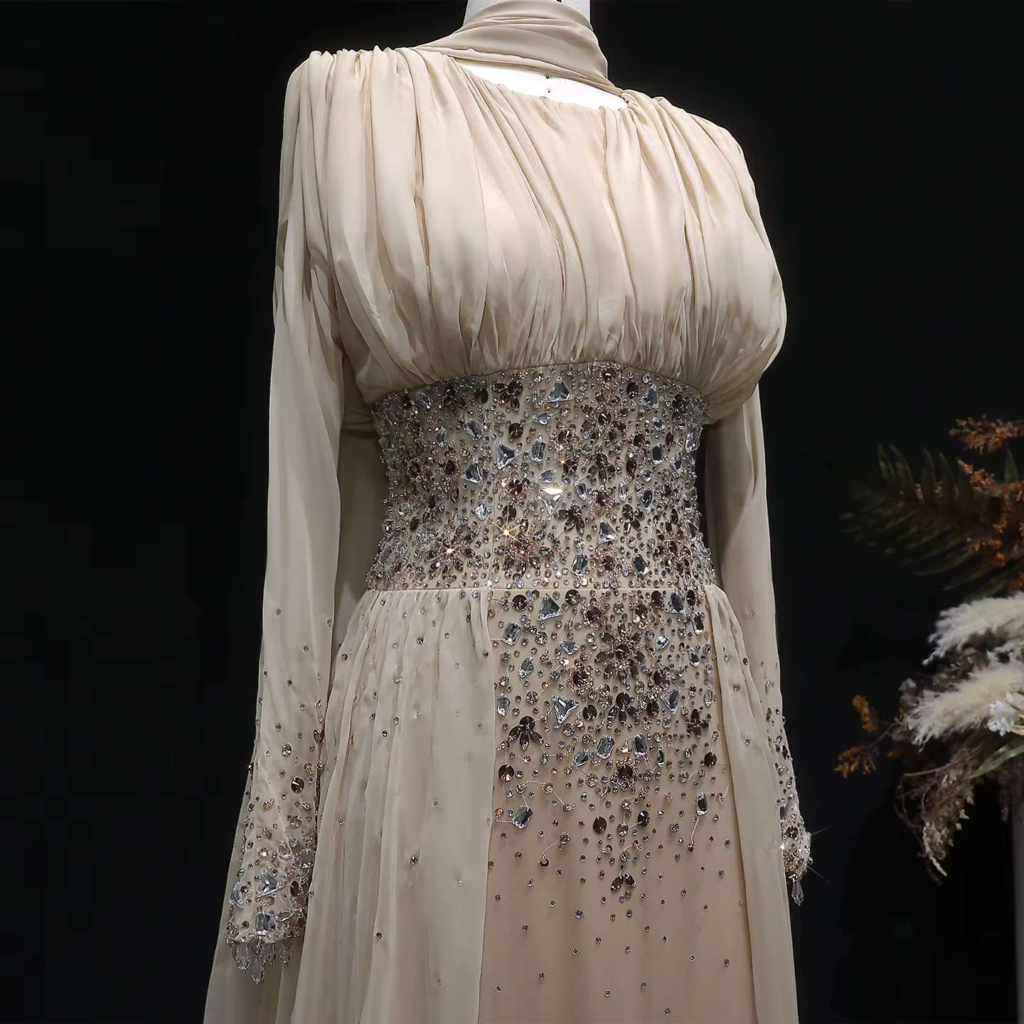 Robe de soirée élégante en mousseline de soie champagne Sharon Said 2026 Dubaï avec cristaux lourds