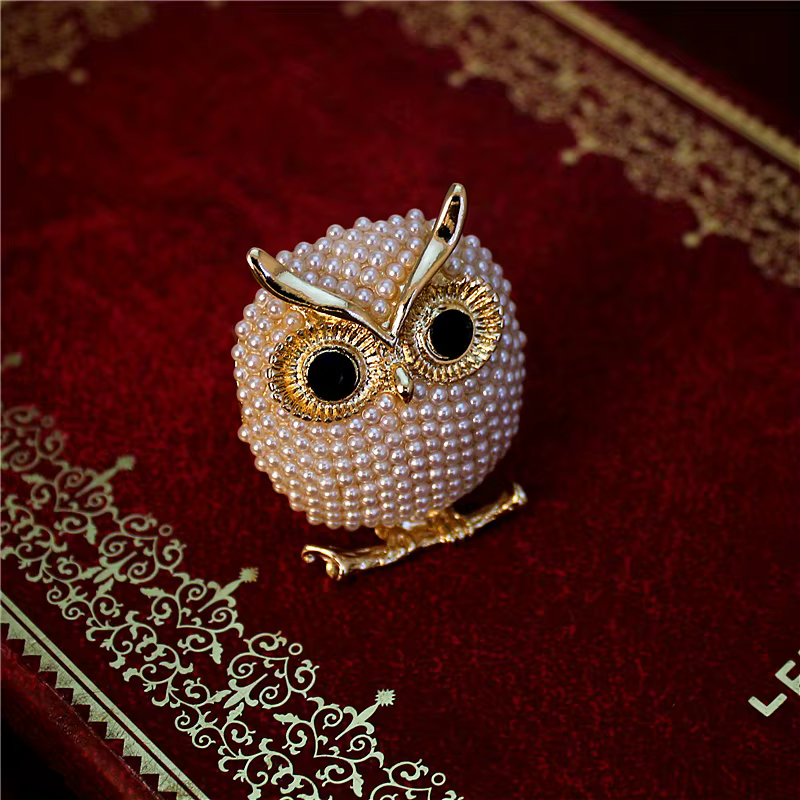 Broche de luxe baroque avec beau hibou