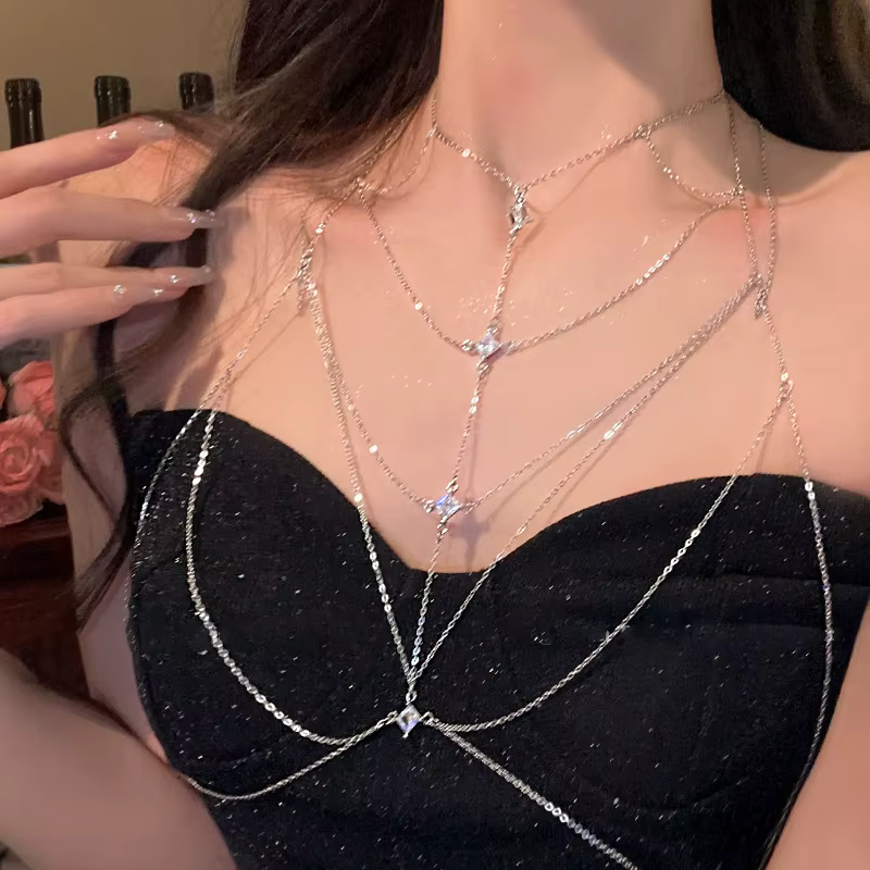Chaîne de poitrine carrée en cristal pour femmes