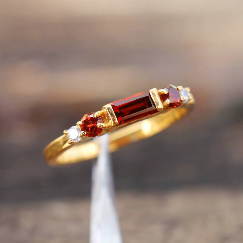 Huitan – bague fine pour femmes