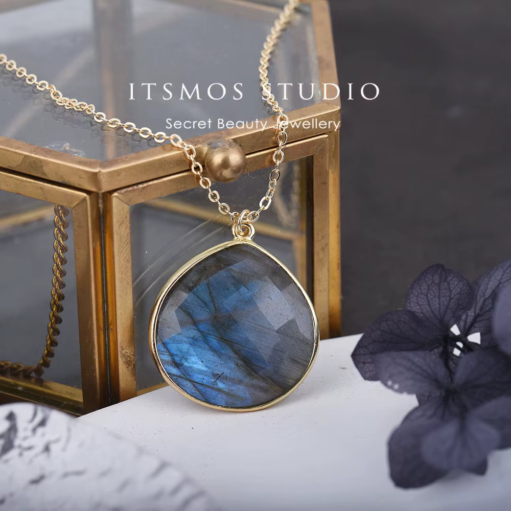 Collier en labradorite naturelle