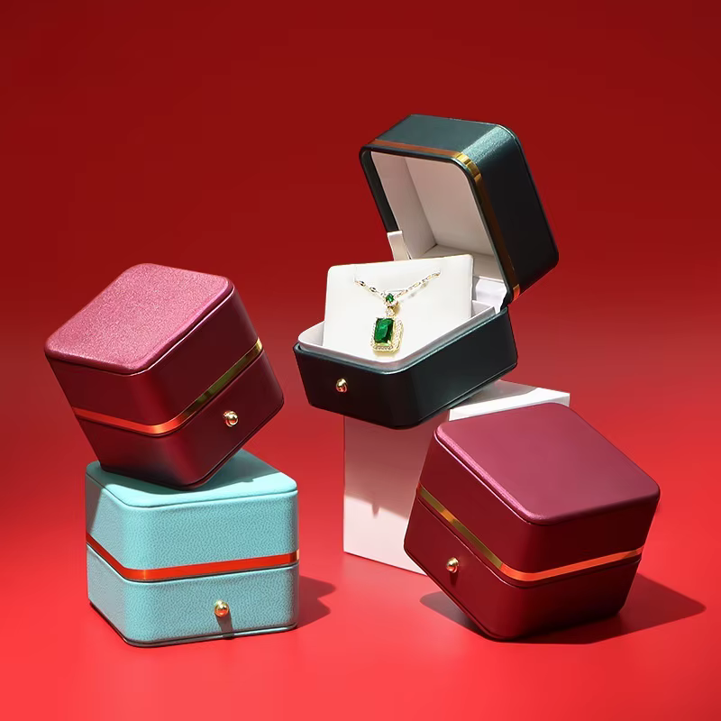 Boîte à bijoux en cuir PU de haute qualité avec bordure dorée et fermoir métallique
