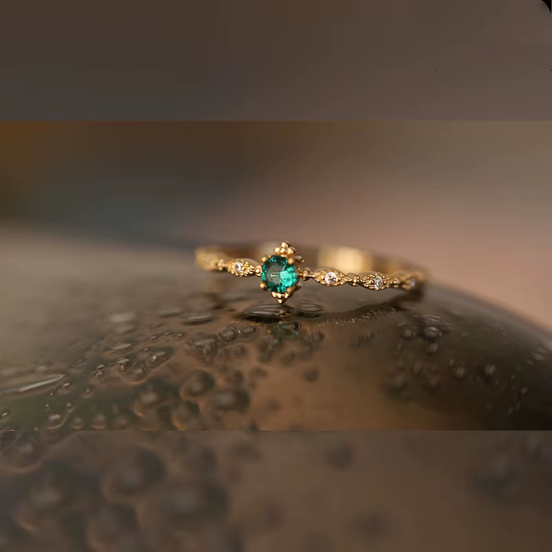 Bague brillante en forme de cœur vert et rouge pour femme