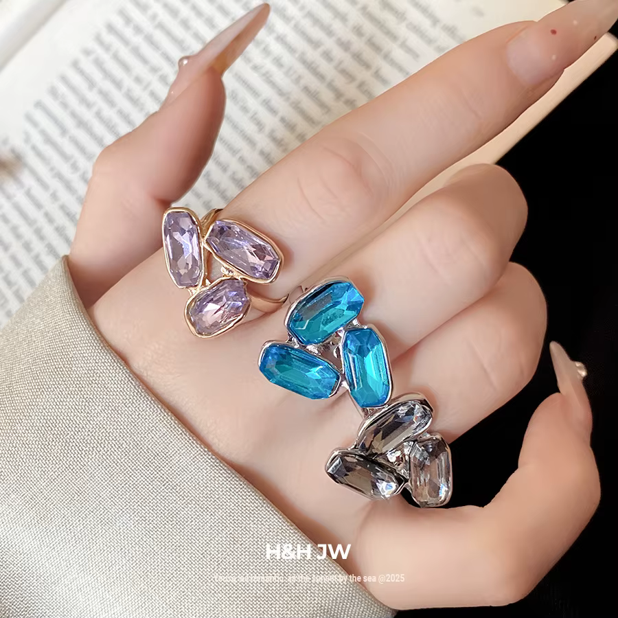 Bague ouverte ovale en strass