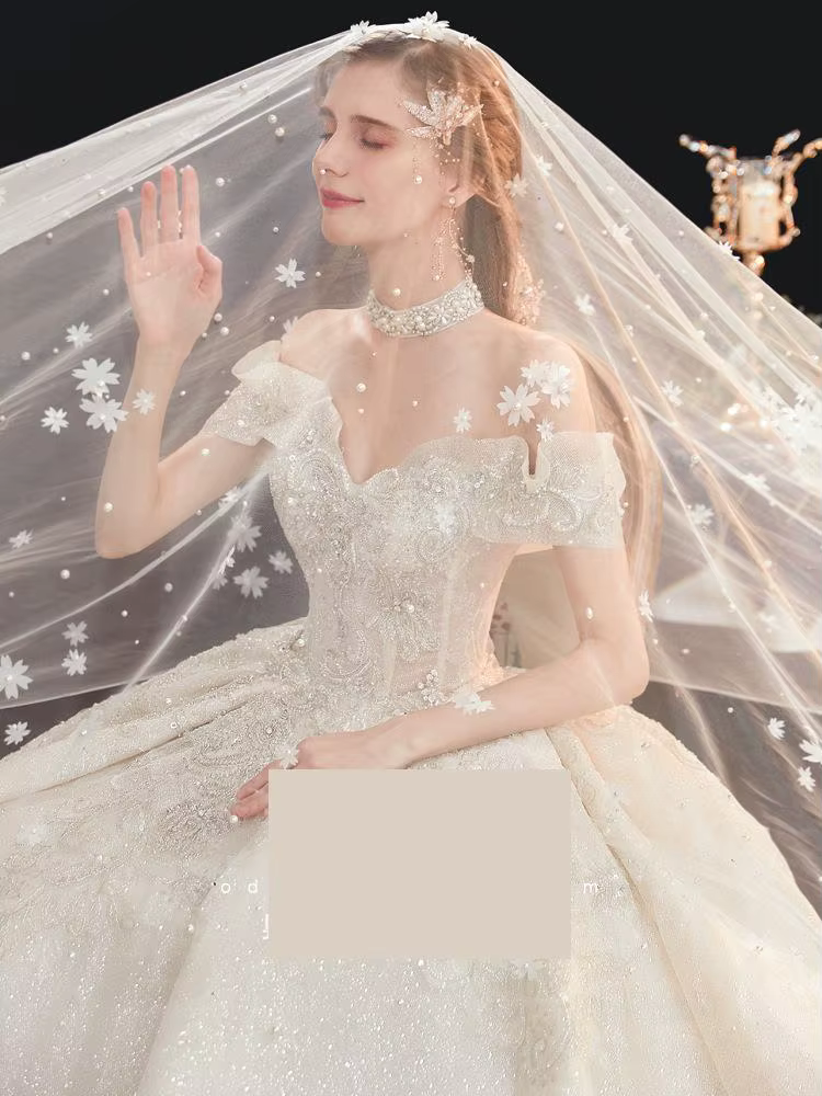 Robe de mariée luxueuse en perles