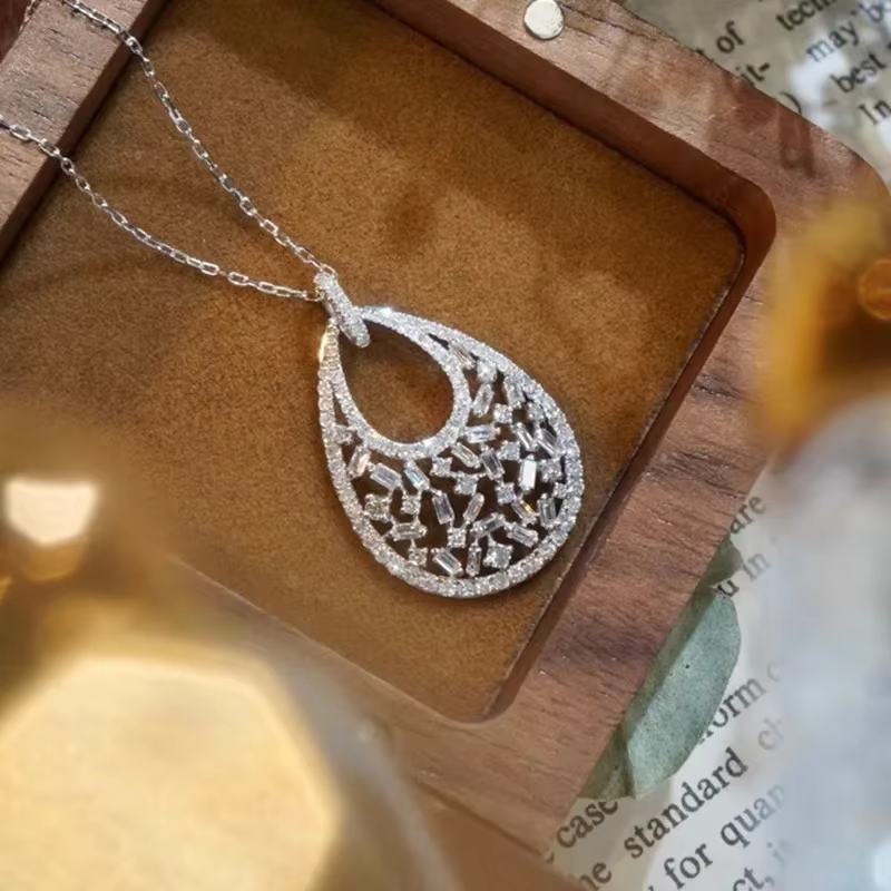 Collier pendentif en forme de goutte pour femme