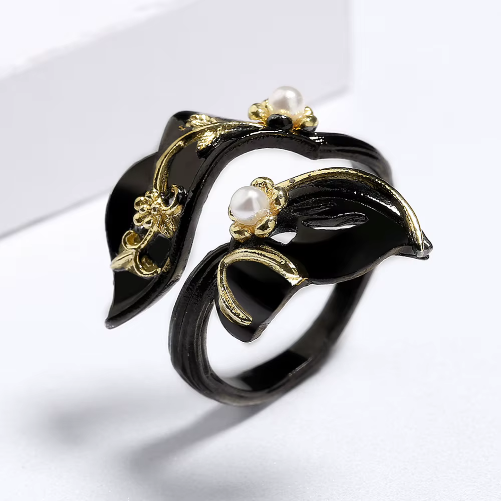 Bague élégante en or noir pour femme