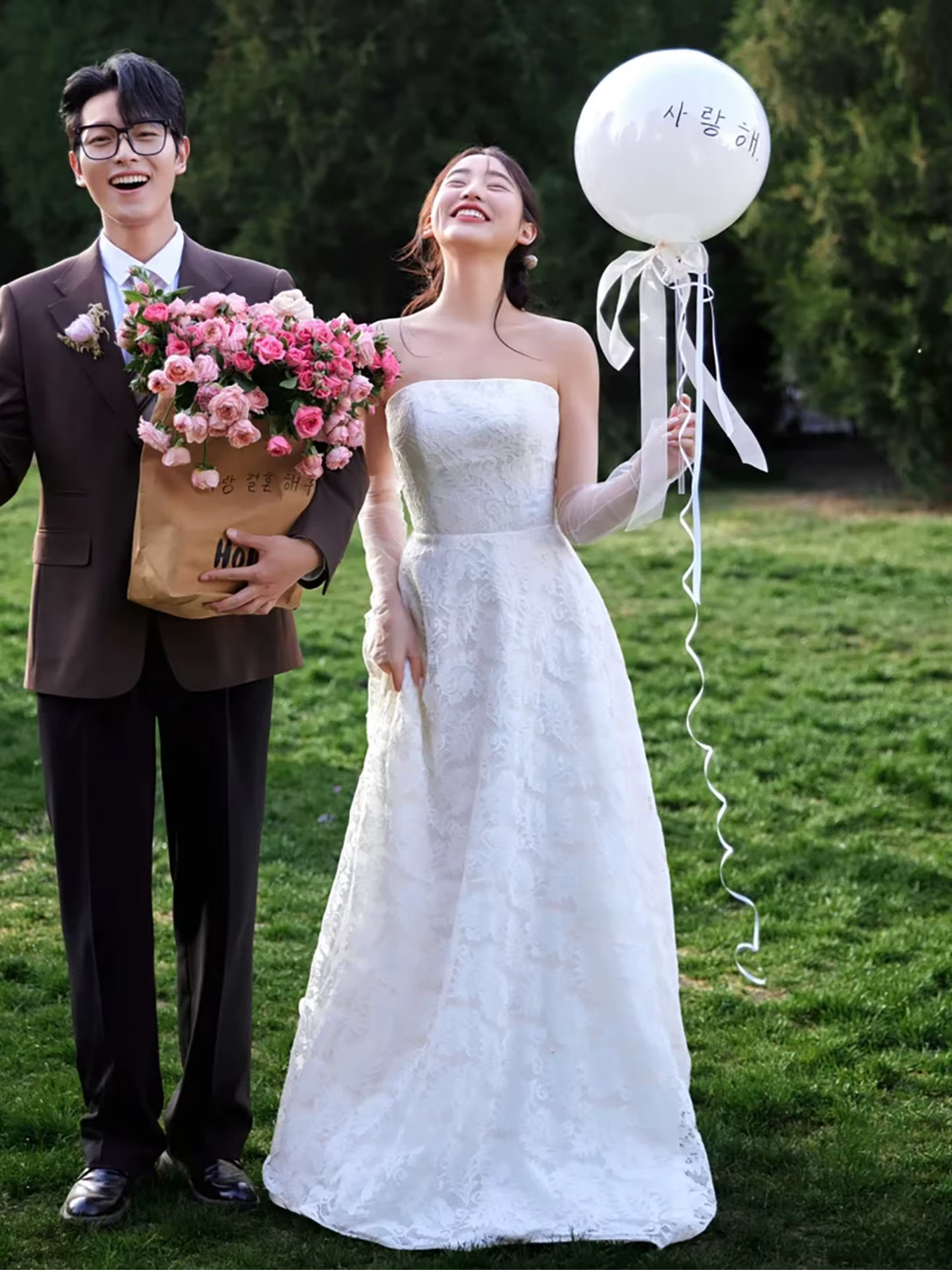 Robe de mariée légère avec traîne en dentelle et Design sans bretelles
