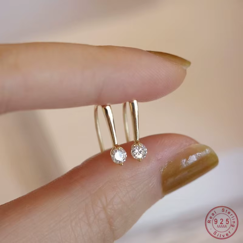 Boucles d'oreilles à géométrie Simple en Zircon scintillant