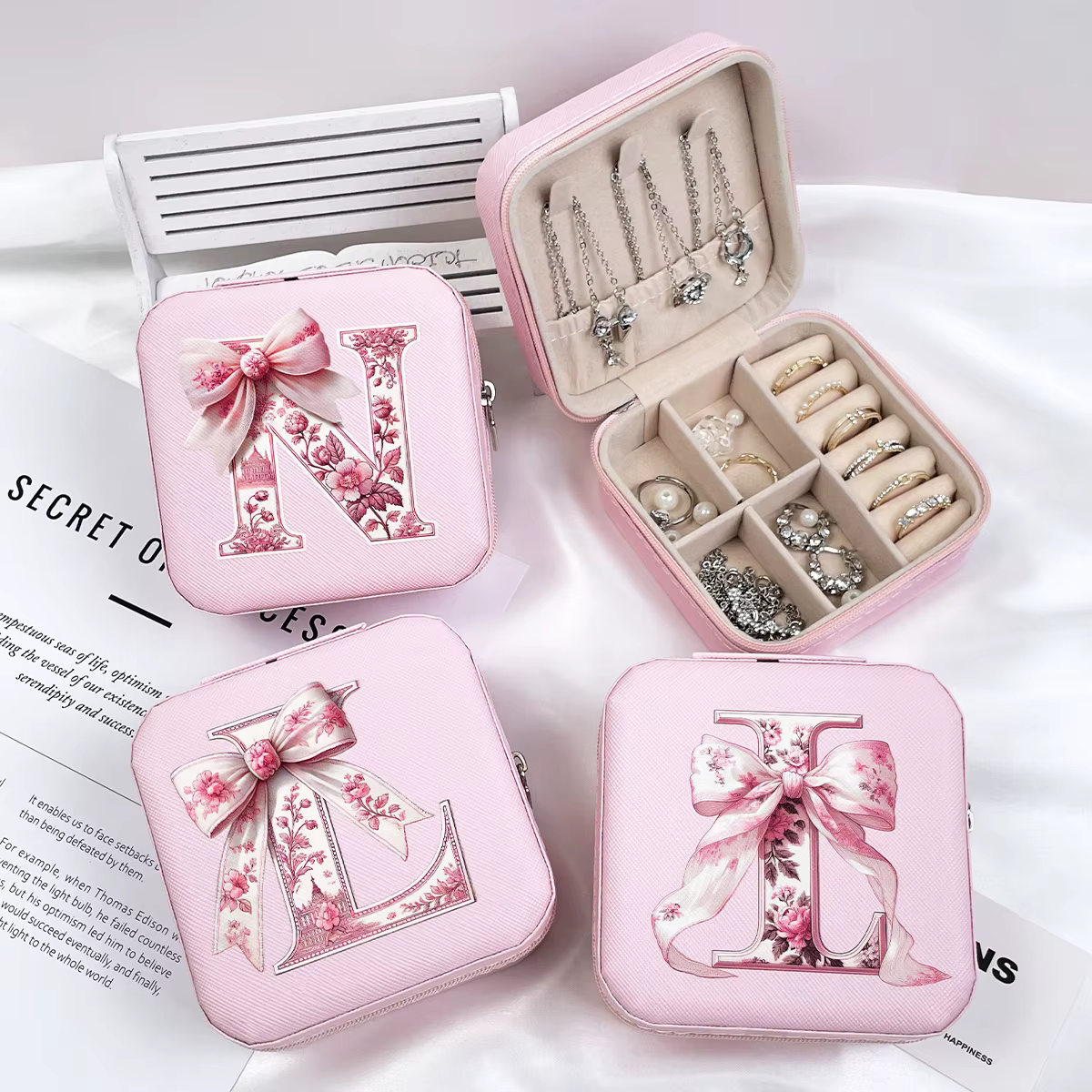 Boîte à bijoux personnalisée en forme d'alphabet et de fleurs