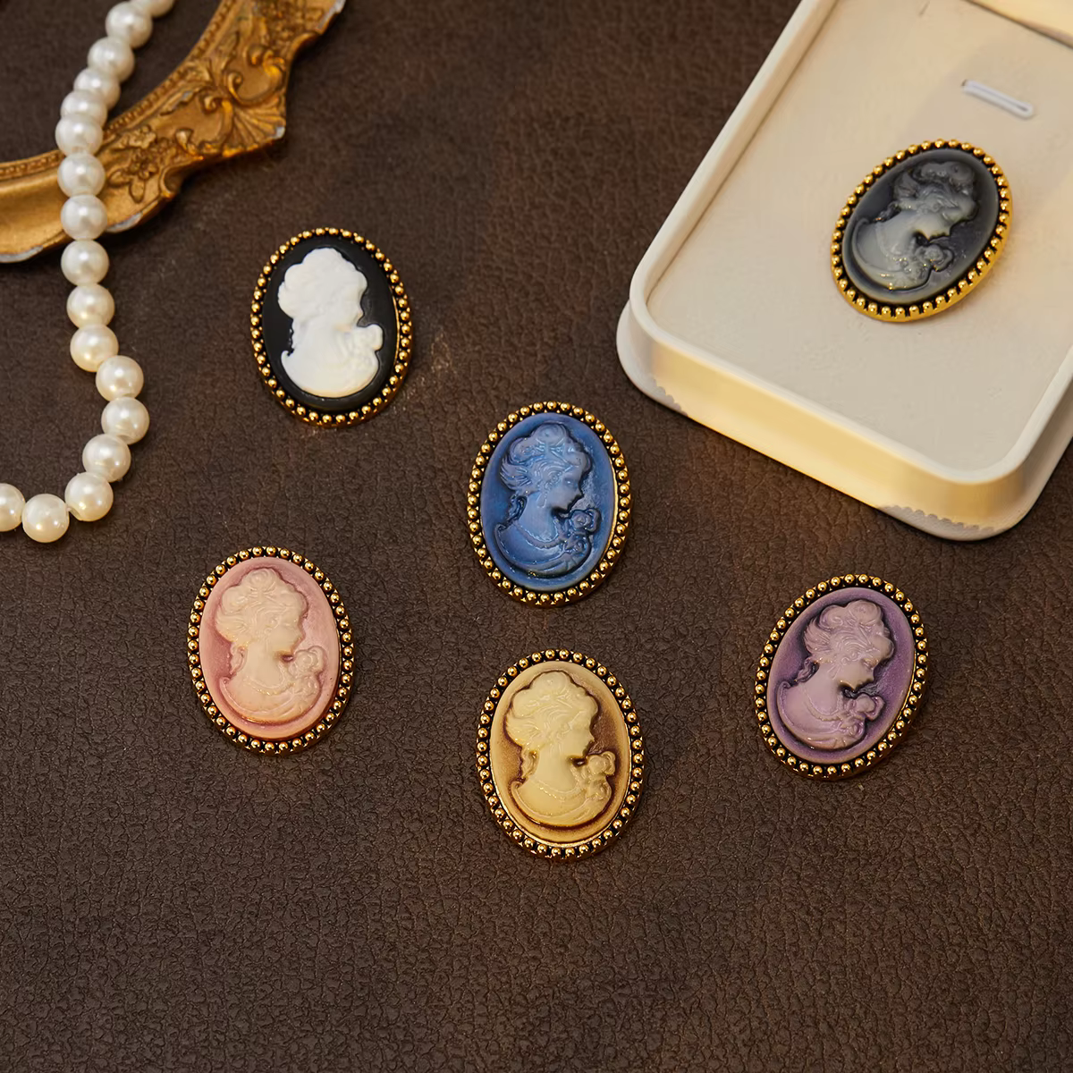 Broche vintage camée pour femme