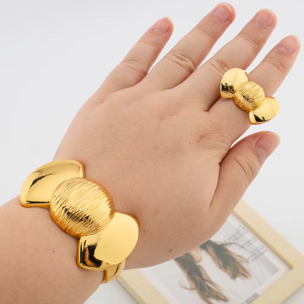 Ensemble de bracelets couleur or avec bague pour femmes