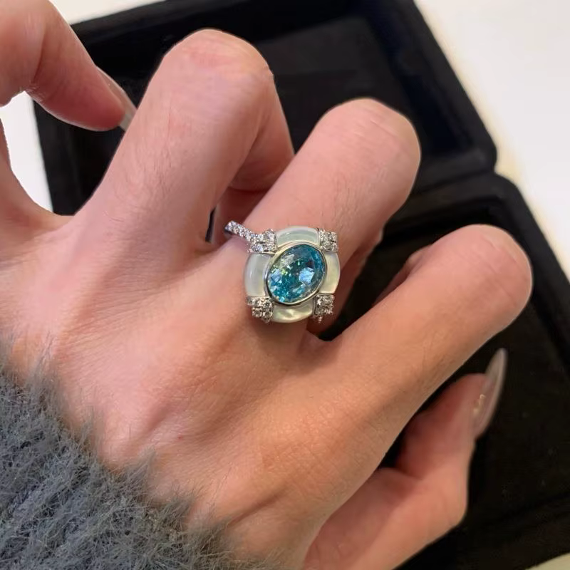 Bague de Luxe en Pierre Précieuse