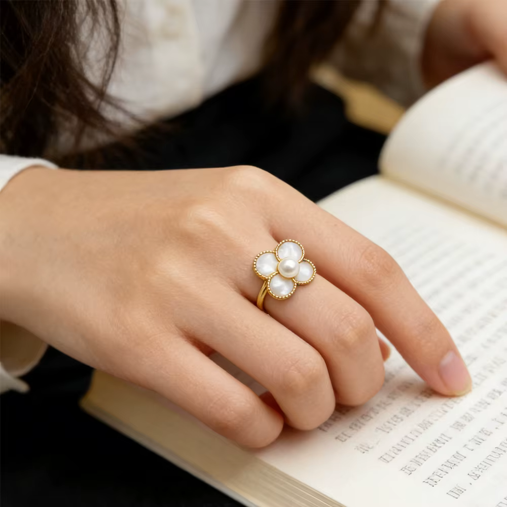Bague vintage avec perle et nacre pour femme