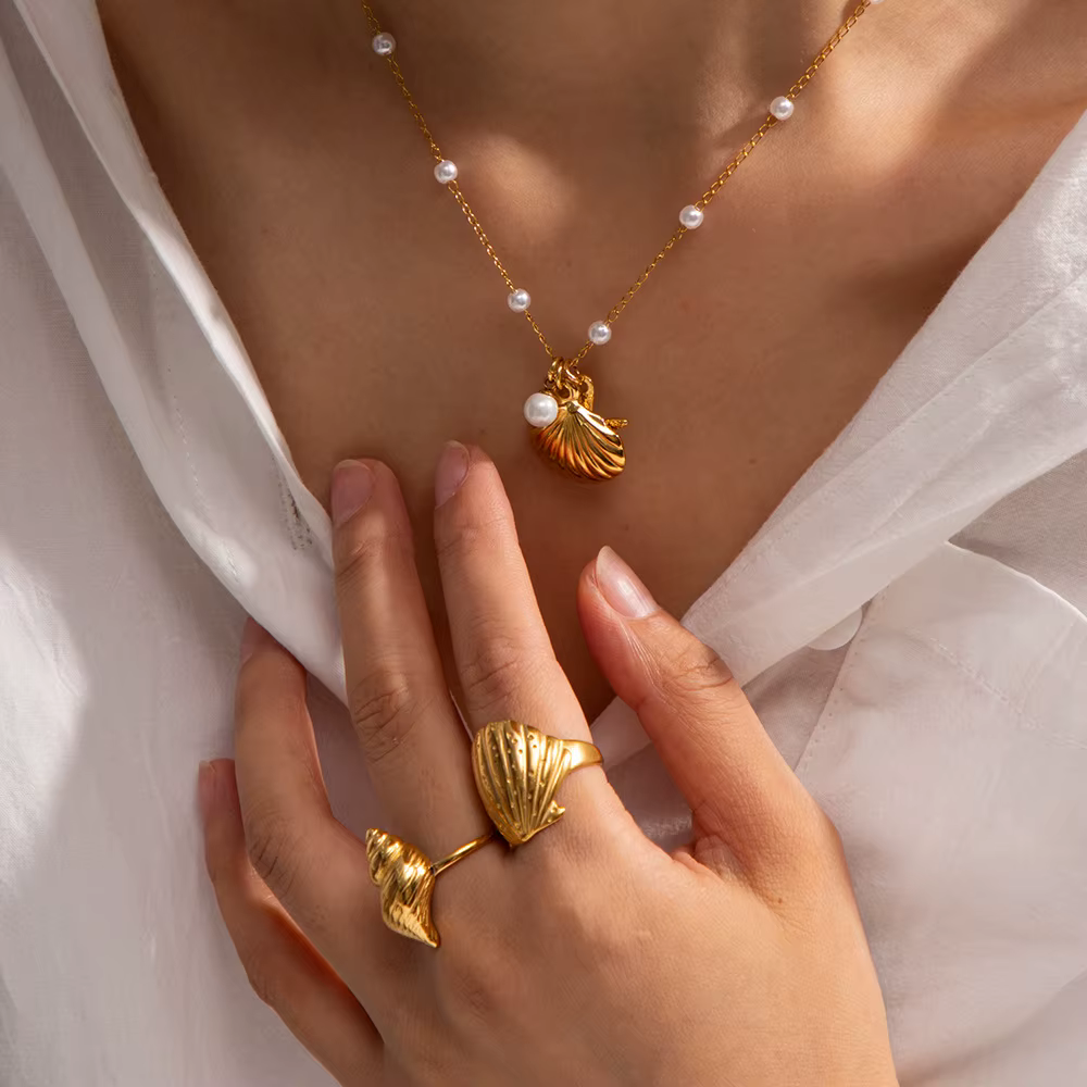 Collier rétro en or pour femme, acier inoxydable, document en or, collier de perles de coquillage, pendentif vintage, cadeau bijoux pour femme