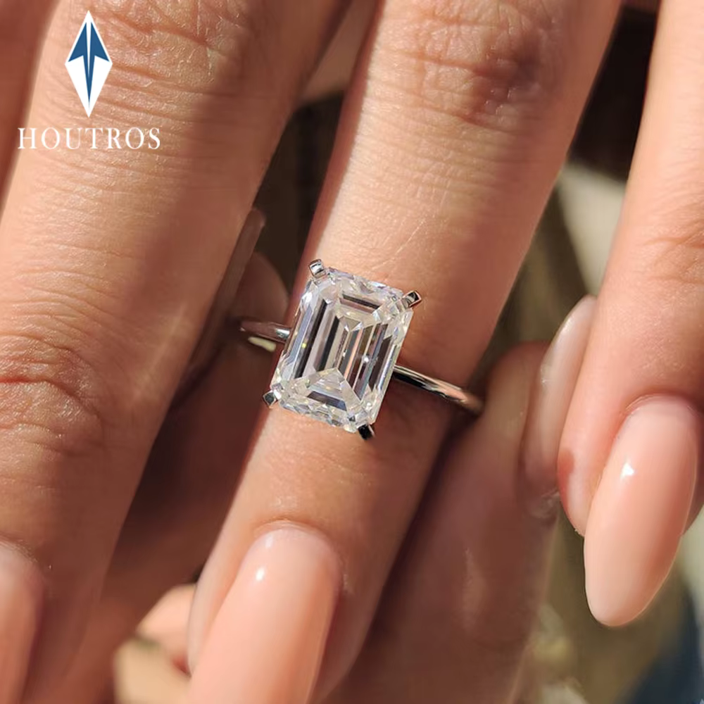 Bague Solitaire Moissanite taille émeraude 4CT
