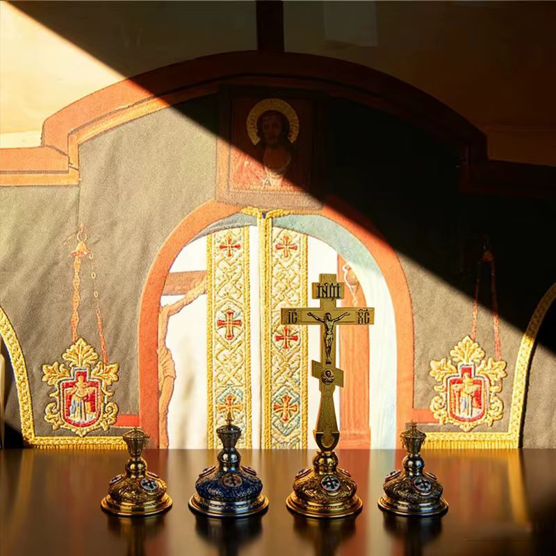 Nouvelle croix d'autel de l'Église orthodoxe 2026