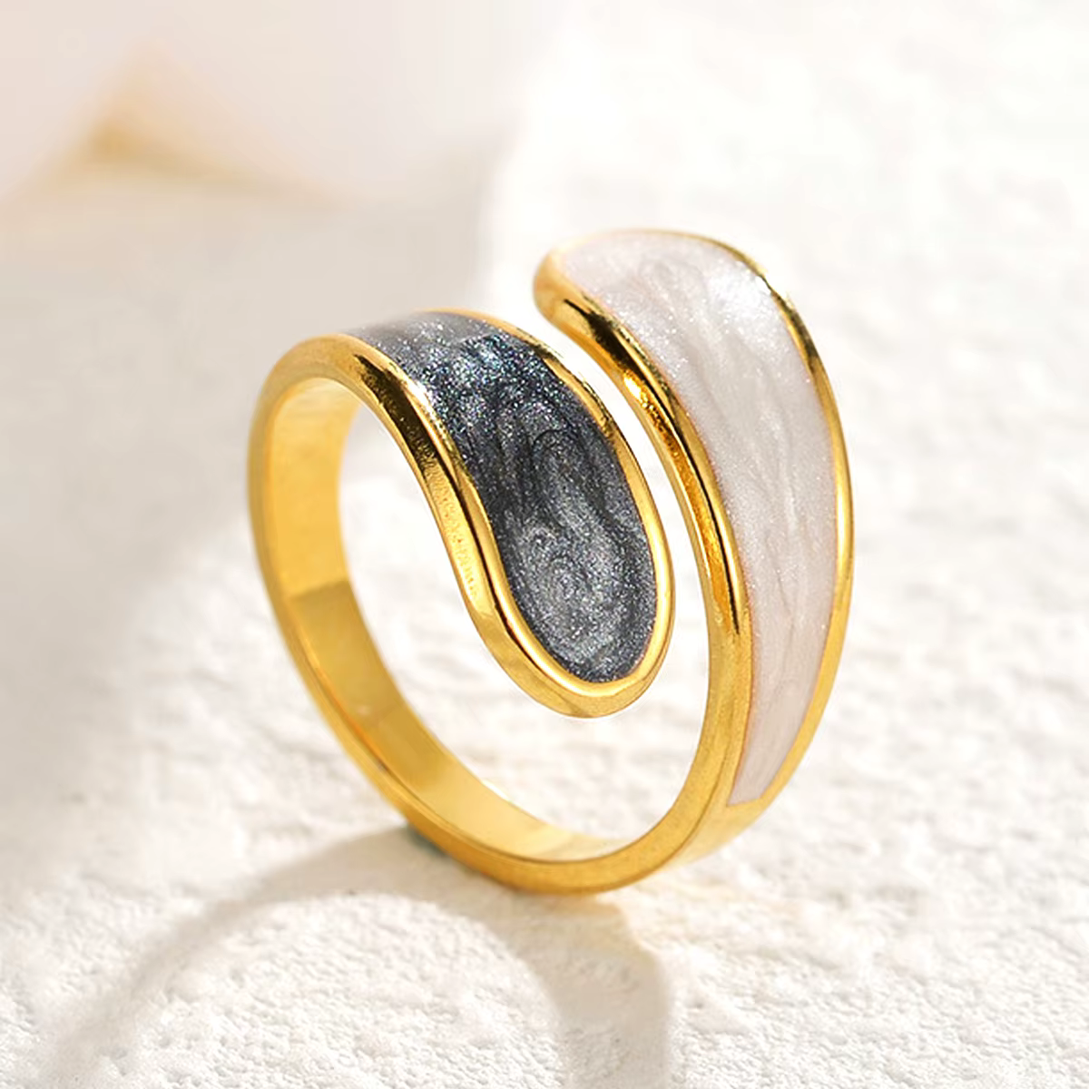 Bague en acier inoxydable noir et blanc avec émail