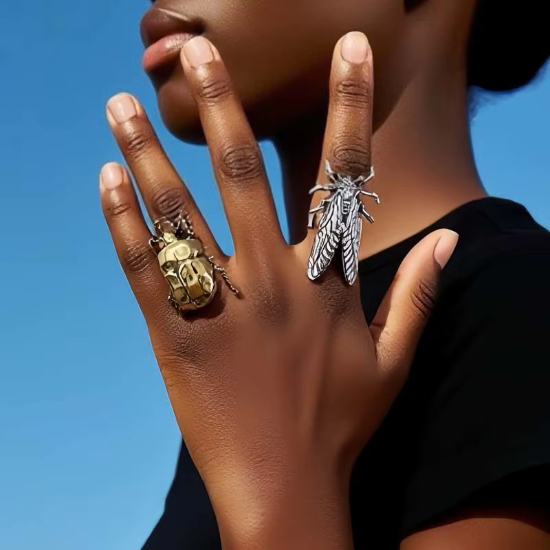 Bague d'ouverture d'insecte en métal rétro pour femmes
