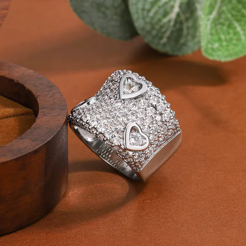 Bague de luxe en forme de cœur pour femmes