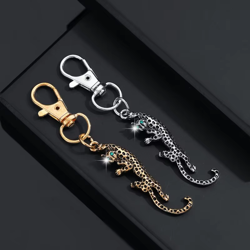 Porte-clés pendentif panthère pour femme, breloque de sac à main, ornement de voiture pour homme, bijoux fantaisie en diamant, cadeaux tendance