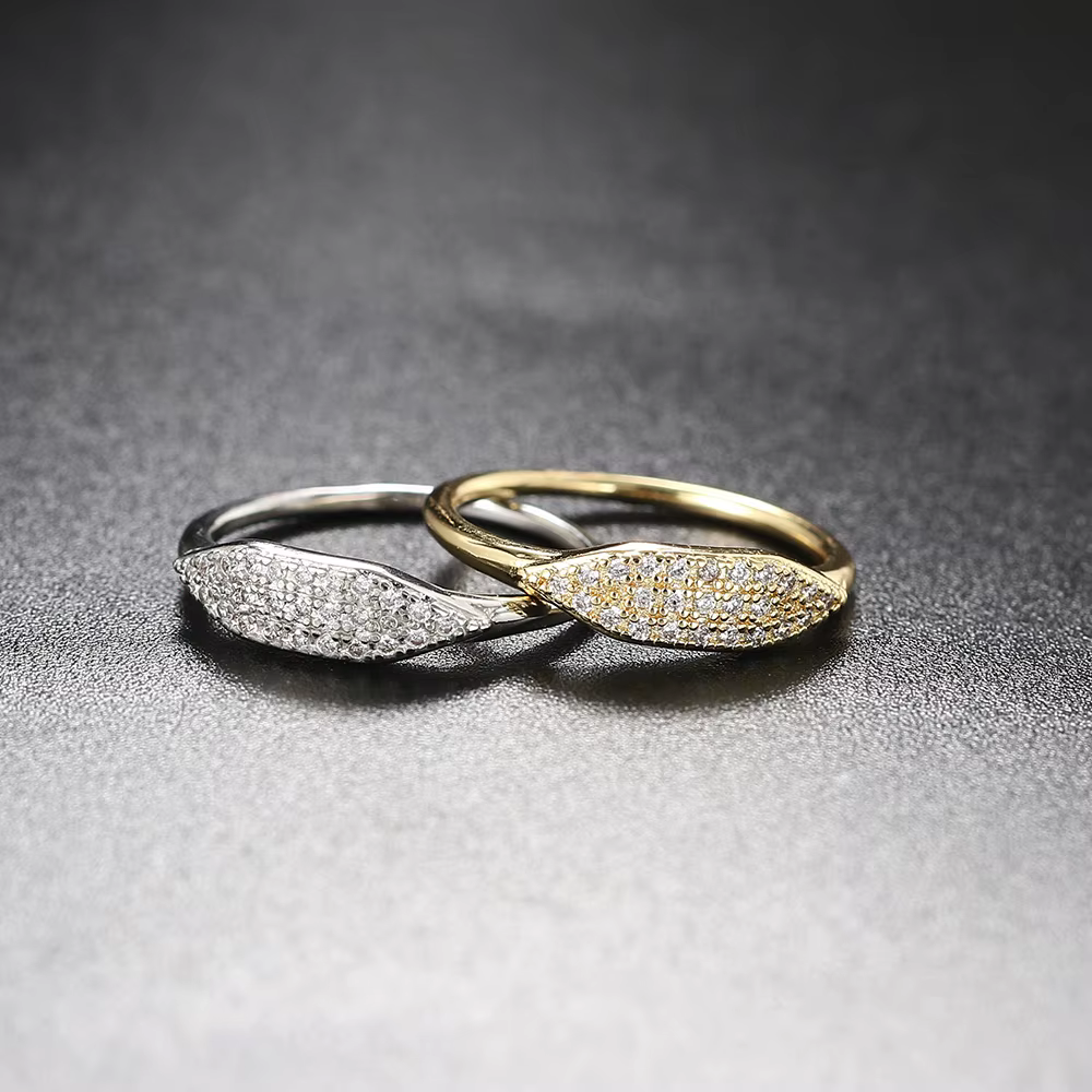 Bague à empiler délicate minimaliste pour femmes