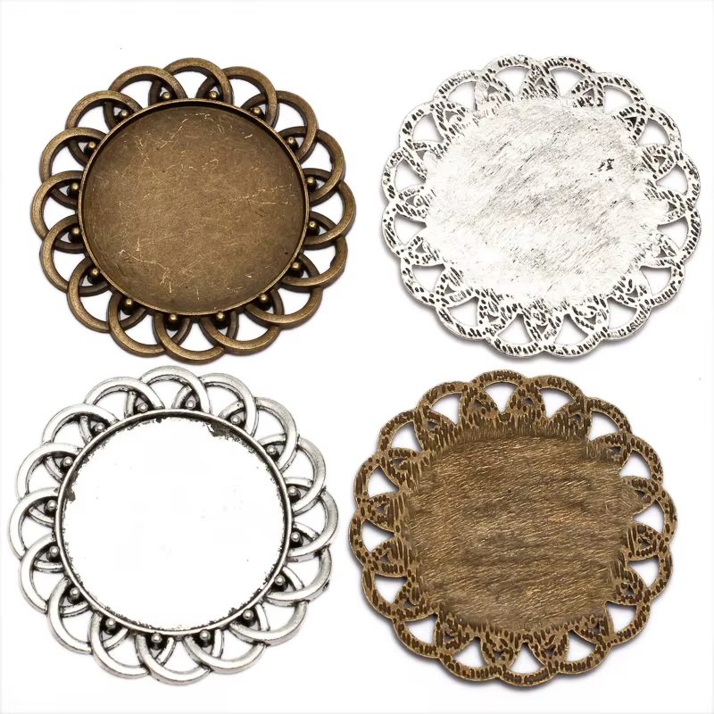 Plateau à pendentif rond en forme de fleur en Bronze Antique