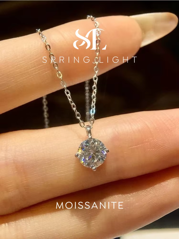 Collier pendentif rond classique en moissanite certifiée de luxe pour femmes