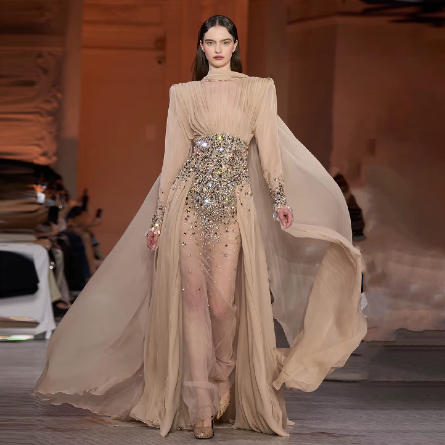Robe de soirée élégante en mousseline de soie champagne Sharon Said 2026 Dubaï avec cristaux lourds