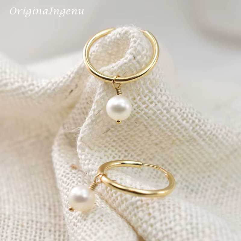Boucles d'oreilles créoles en perles naturelles faites à la main