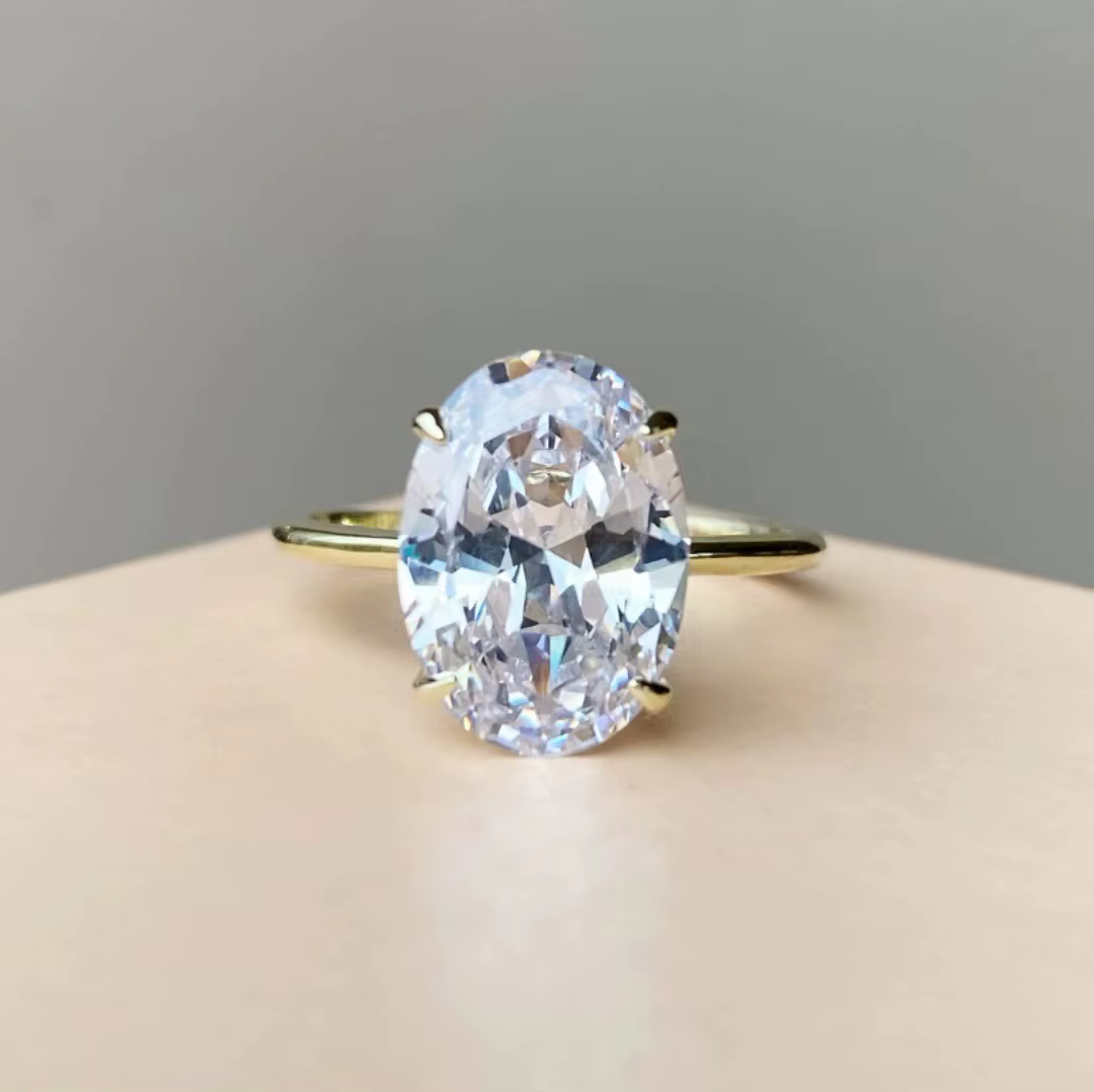 Bague ovale plaquée or avec zircon cubique pour femme