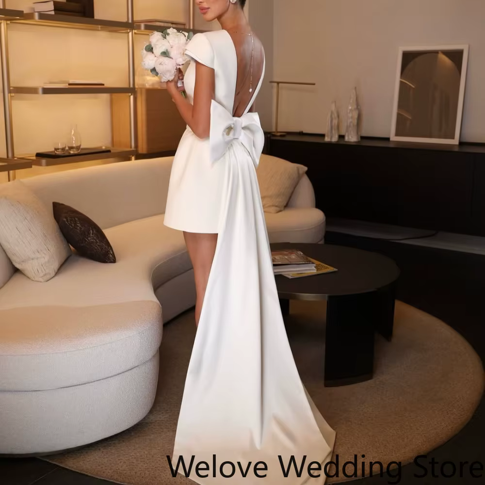 Robe de mariée courte minimaliste avec jupe droite mini