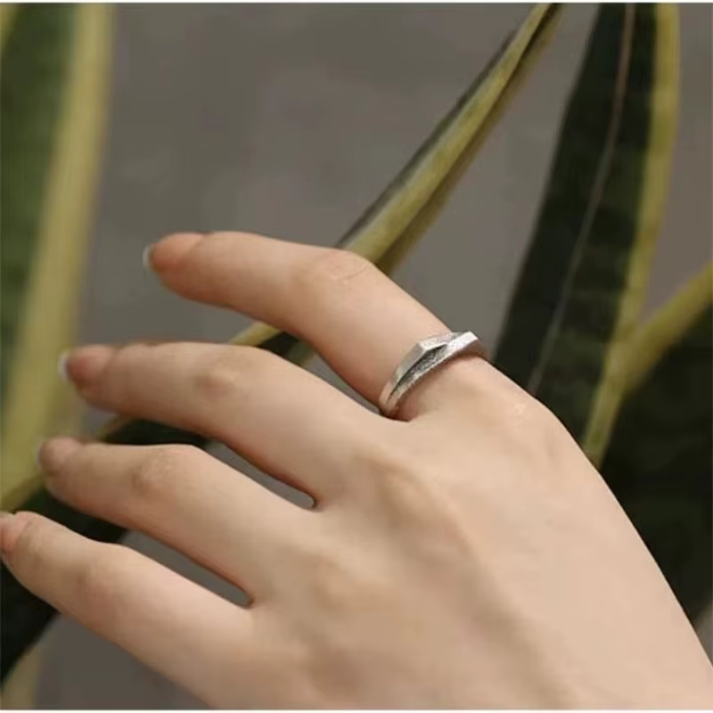 Bague ouverte géométrique de montagne sculptée à double couche pour hommes
