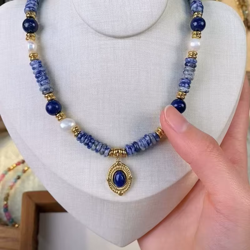 Collier avec pendentif en pierre lapis-lazuli pour femme