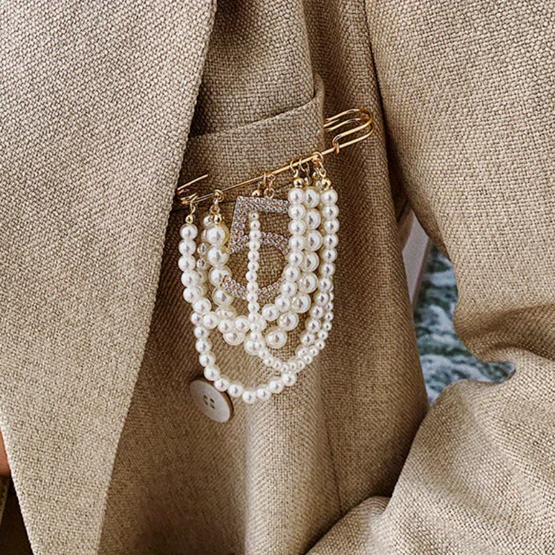 Classique élégant femmes hommes perle gland cristal broches Badges Vintage dame fête accessoires de mariage bijoux